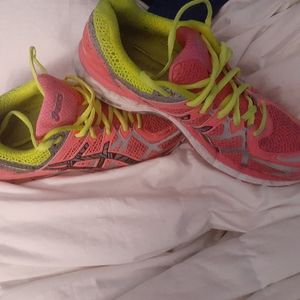 EUC ASICS ATHLETIC SHOES